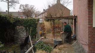 De oude tuin, zoals wij hem te zien kregen, later ziet u het eindresultaat, leegruimen van de tuin